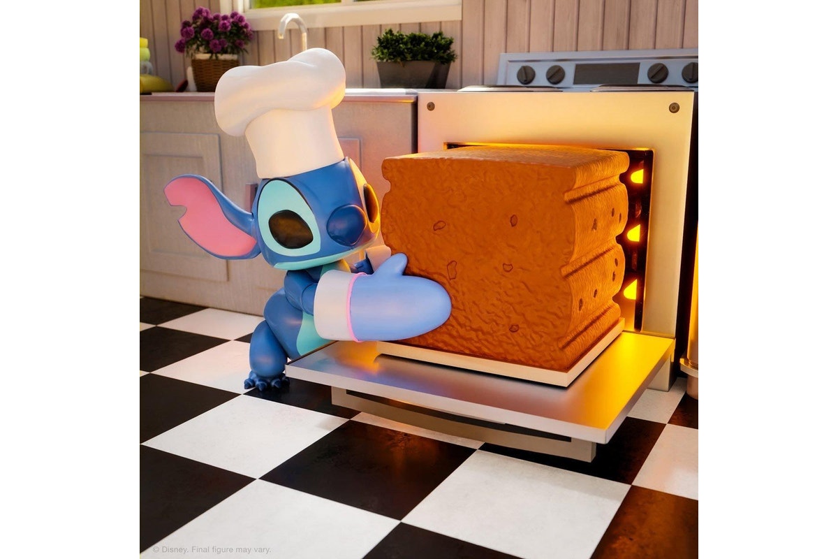 Disney Ultimates: Stitch - 7-Inch Scale Action Figure