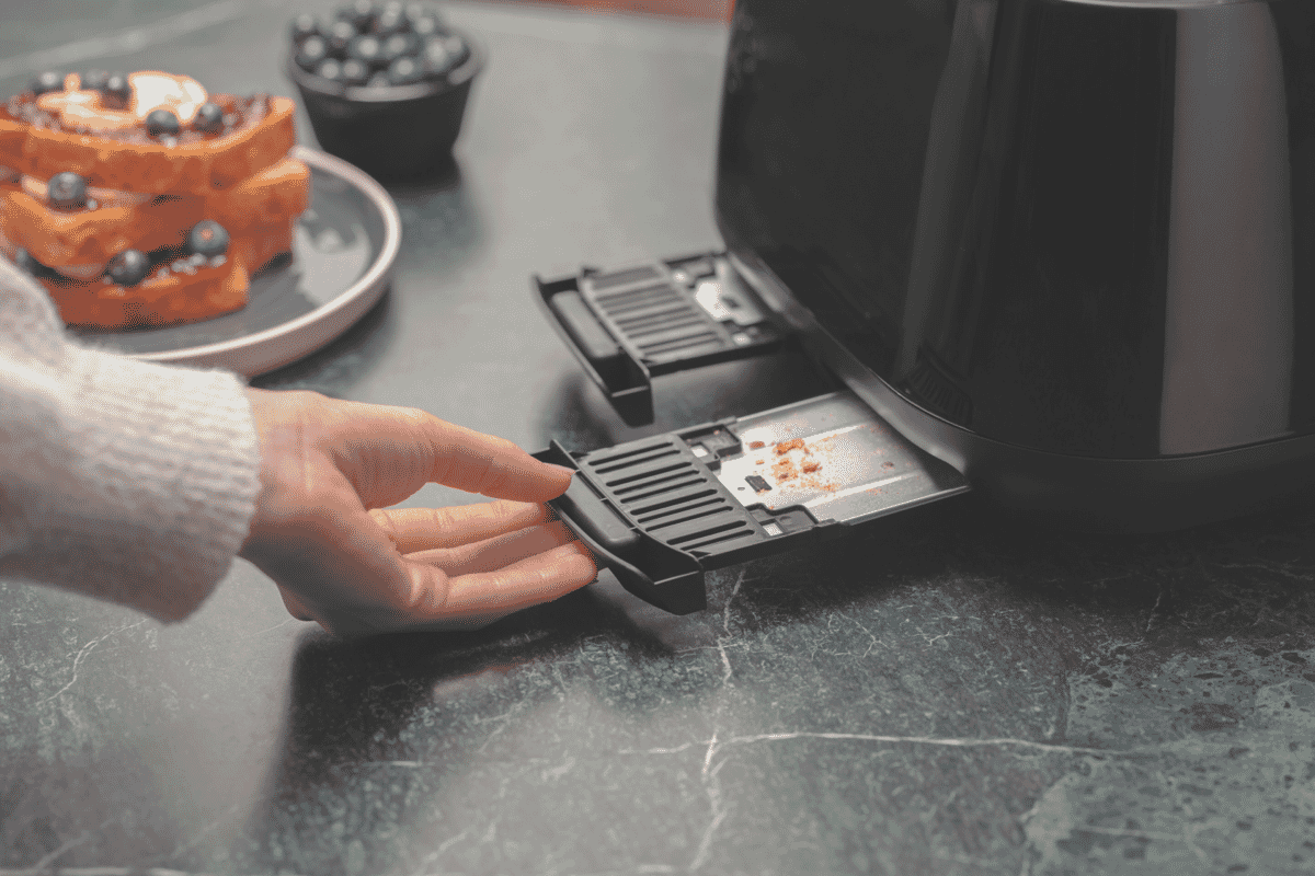 DeLonghi Eclettica 4 Slice Toaster Bold Black