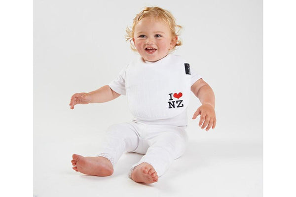 Mum 2 Mum: Kiwiana Wonder Bib - White (Birth - 3 Years)