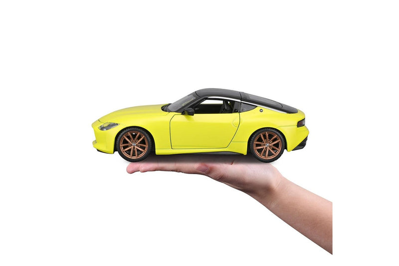 Maisto 1:24 2023 Nissan Z Model Car KidsModel Car Play Toy Yellow 3y+