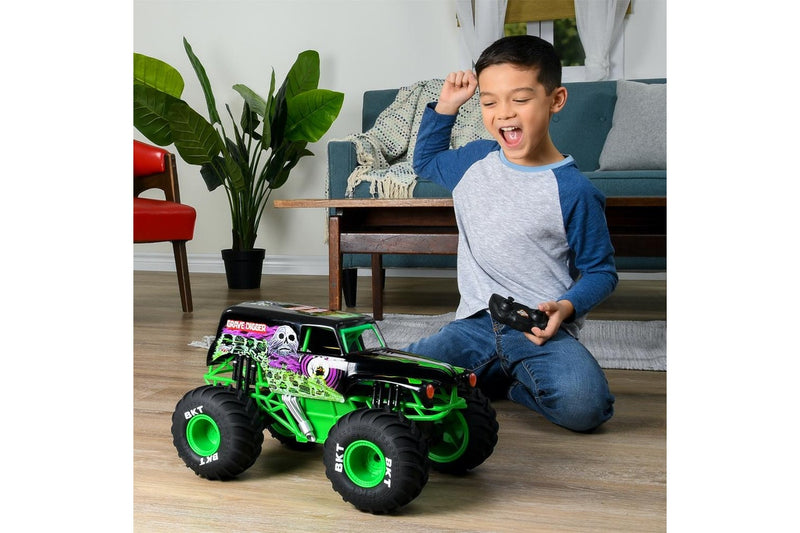 Monster Jam 1:15 Radio Control 2.4GHz Grave Digger Monster Truck Toy 4y+