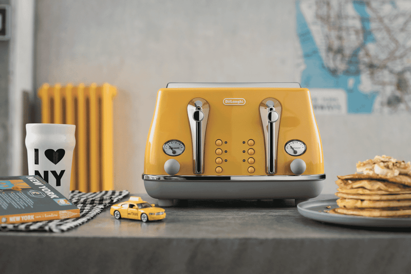 DeLonghi Icona Capitals Yellow 4 Slice Toaster