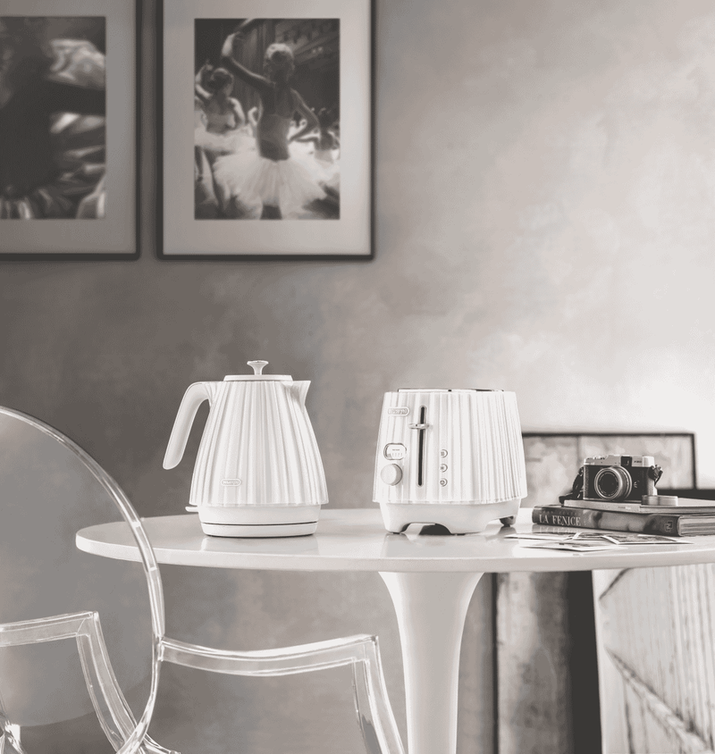 DeLonghi Ballerina Kettle Opaline White