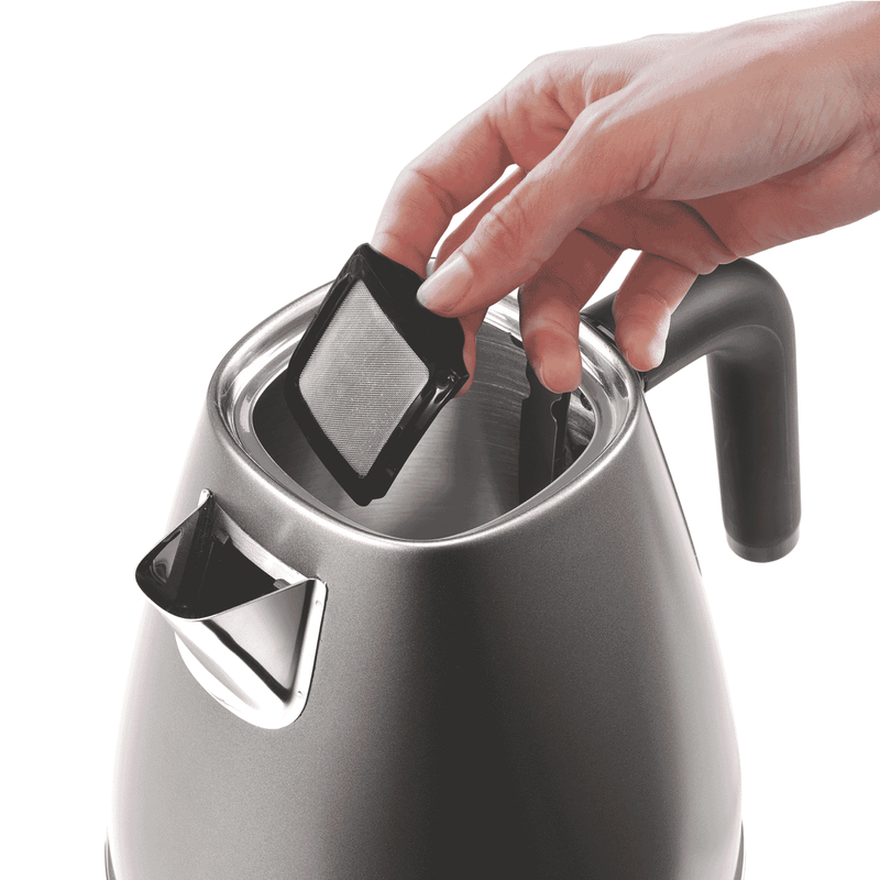 DeLonghi Distinta Titan Kettle