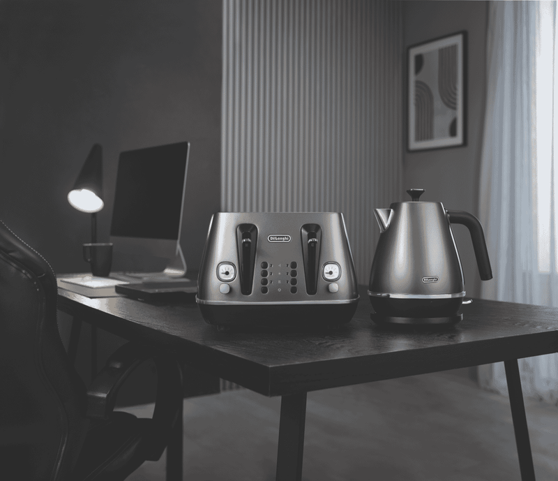 DeLonghi Distinta Titan Kettle