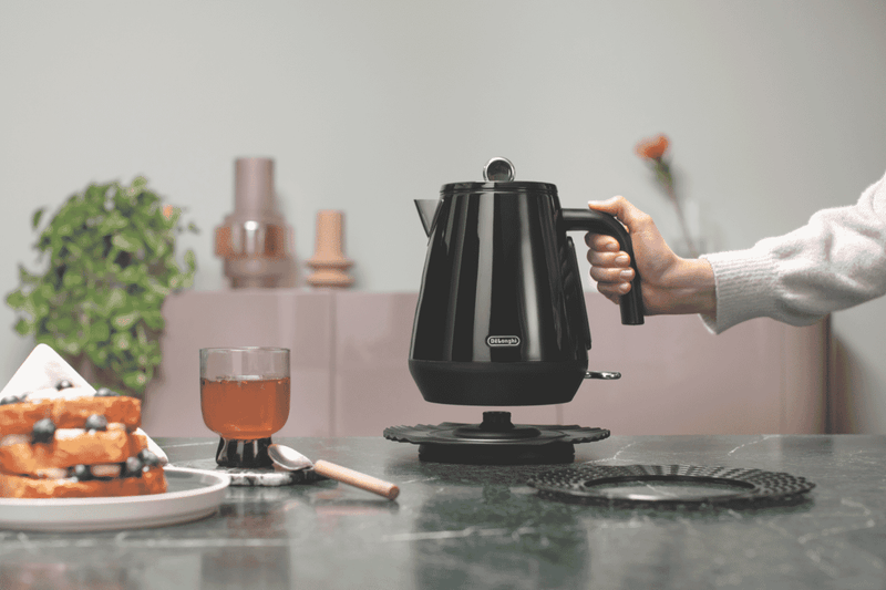 DeLonghi Eclettica 1.7 Litre Kettle Bold Black