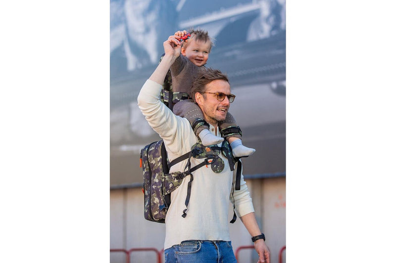 Minimeis 30x30cm Compact Foldable Shoulder Carrier For 6m-5y Baby Kids Camo