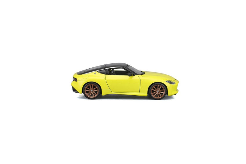 Maisto 1:24 2023 Nissan Z Model Car KidsModel Car Play Toy Yellow 3y+