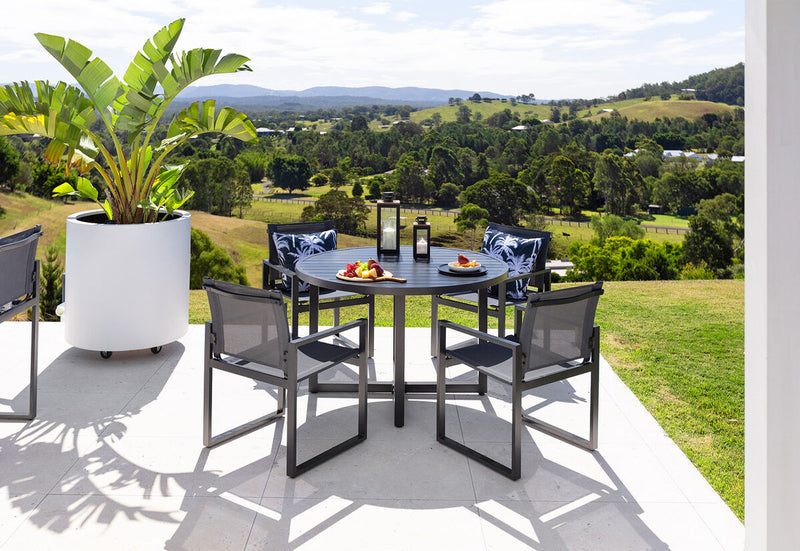 BAYVIEW Outdoor Round Table