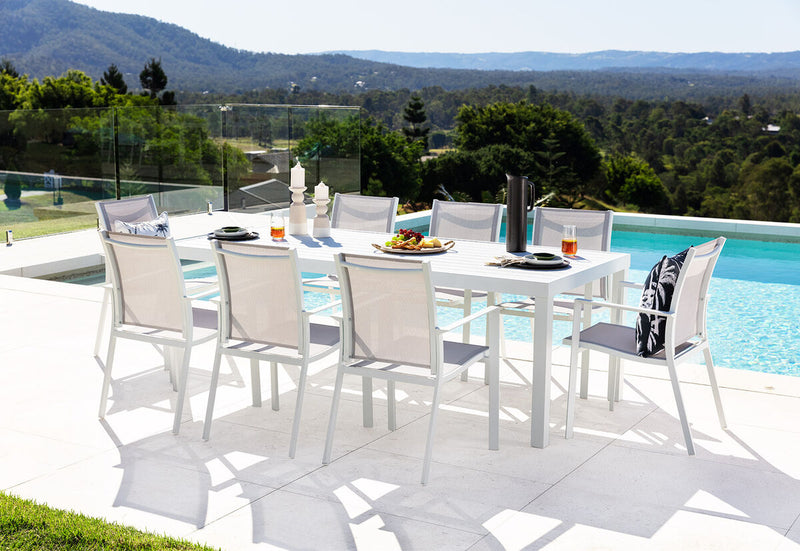 CANTWELL Outdoor Dining Table