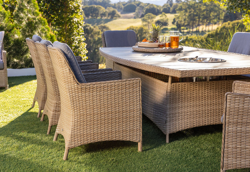 LUAU Outdoor Dining Table