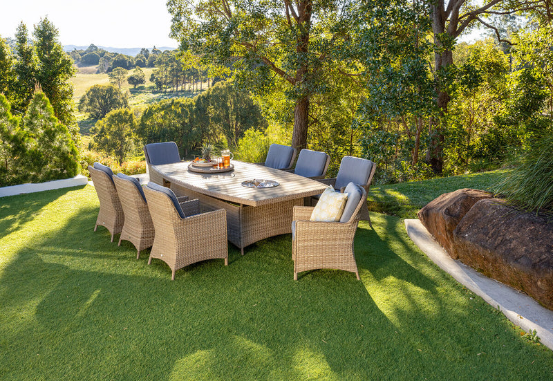 LUAU Outdoor Dining Table