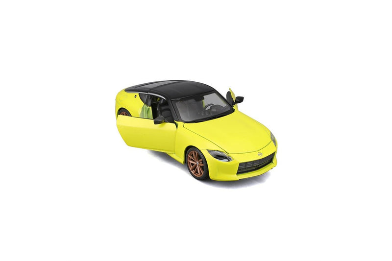 Maisto 1:24 2023 Nissan Z Model Car KidsModel Car Play Toy Yellow 3y+