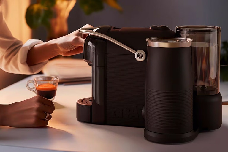 Lavazza A Modo Mio Jolie & Milk Evo Capsule Coffee Machine (Black)