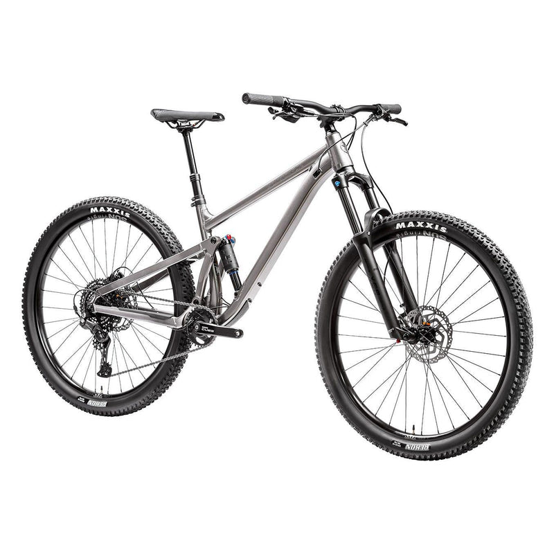 Silverback SE Trail 10 Trail Bike Gloss Moondust Metallic/Matt Black