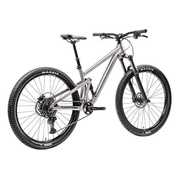 Silverback SE Trail 10 Trail Bike Gloss Moondust Metallic/Matt Black