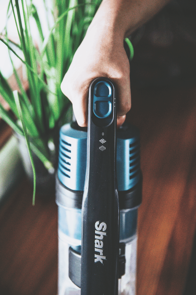 Shark Cordless Vacuum with Self Cleaning Brushroll