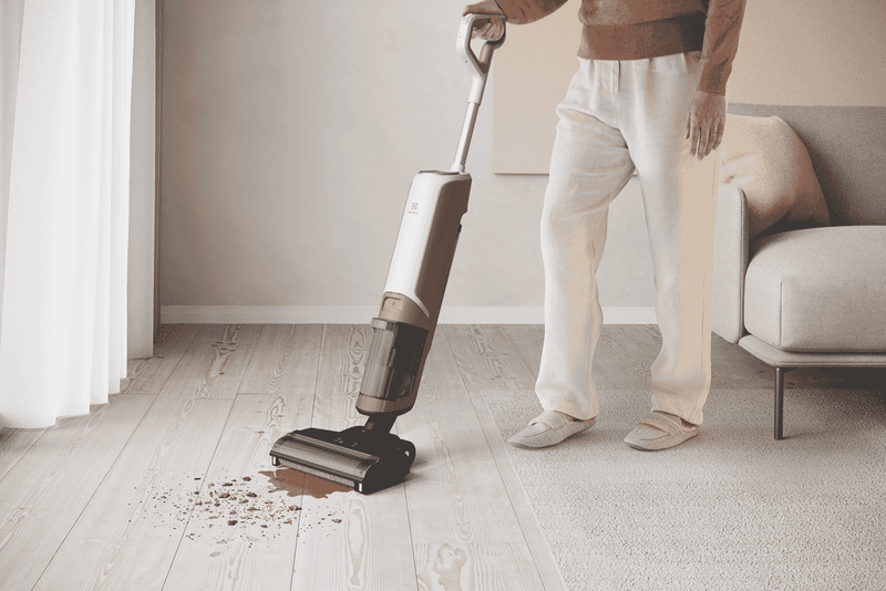 Electrolux UltimateHome 700 Wet & Dry Cordless Vacuum White