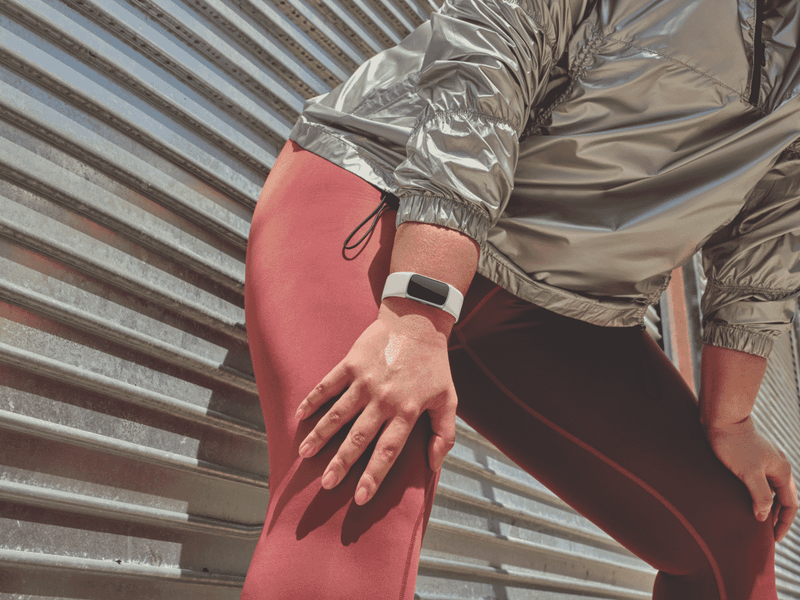 Fitbit Charge 6 - Porcelain/Silver Aluminium